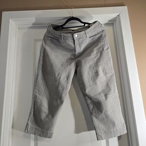 Gloria Vanderbilt Gray Capris